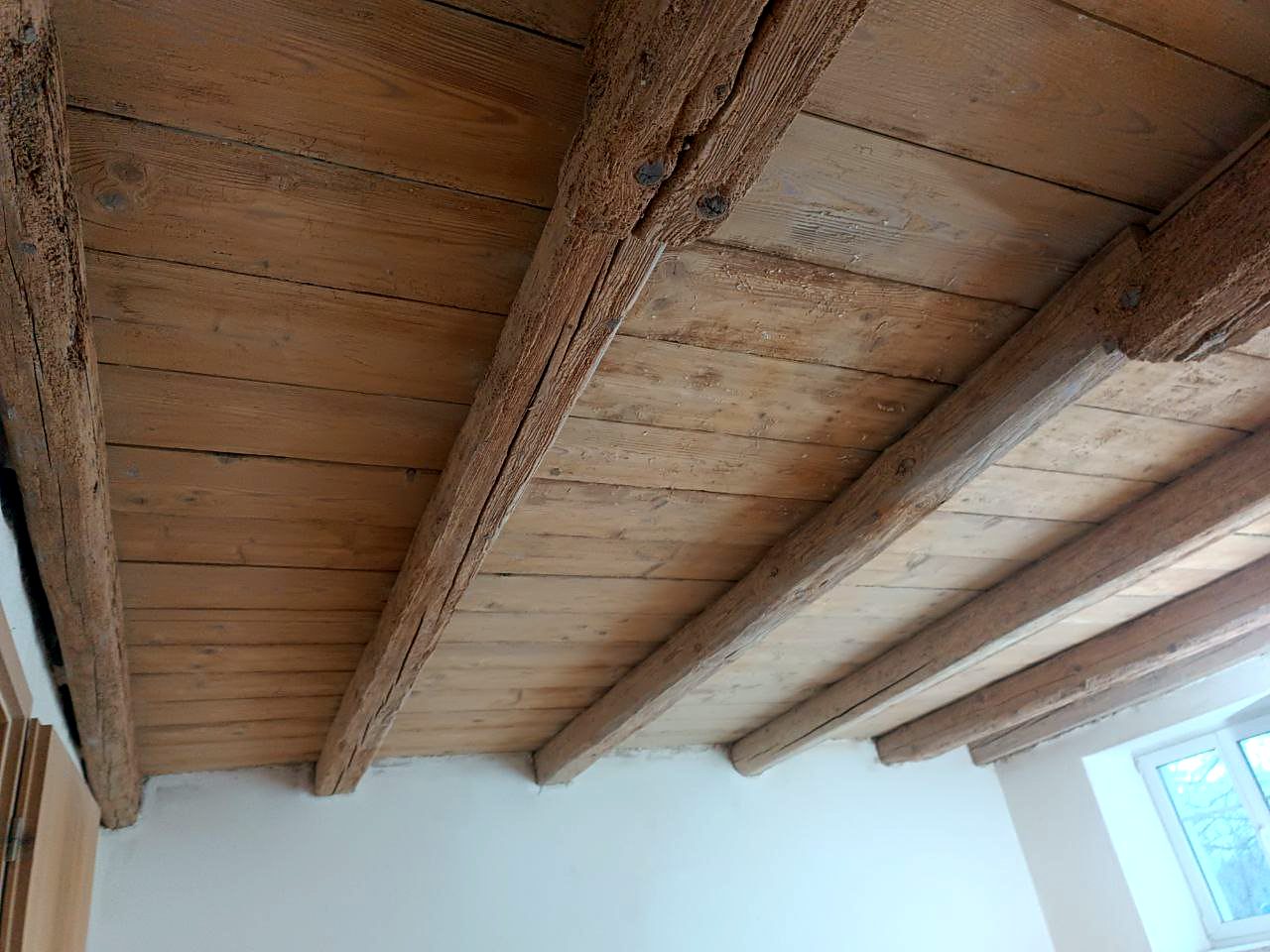 Historische Holzbalkendecke nach dem Strahlen