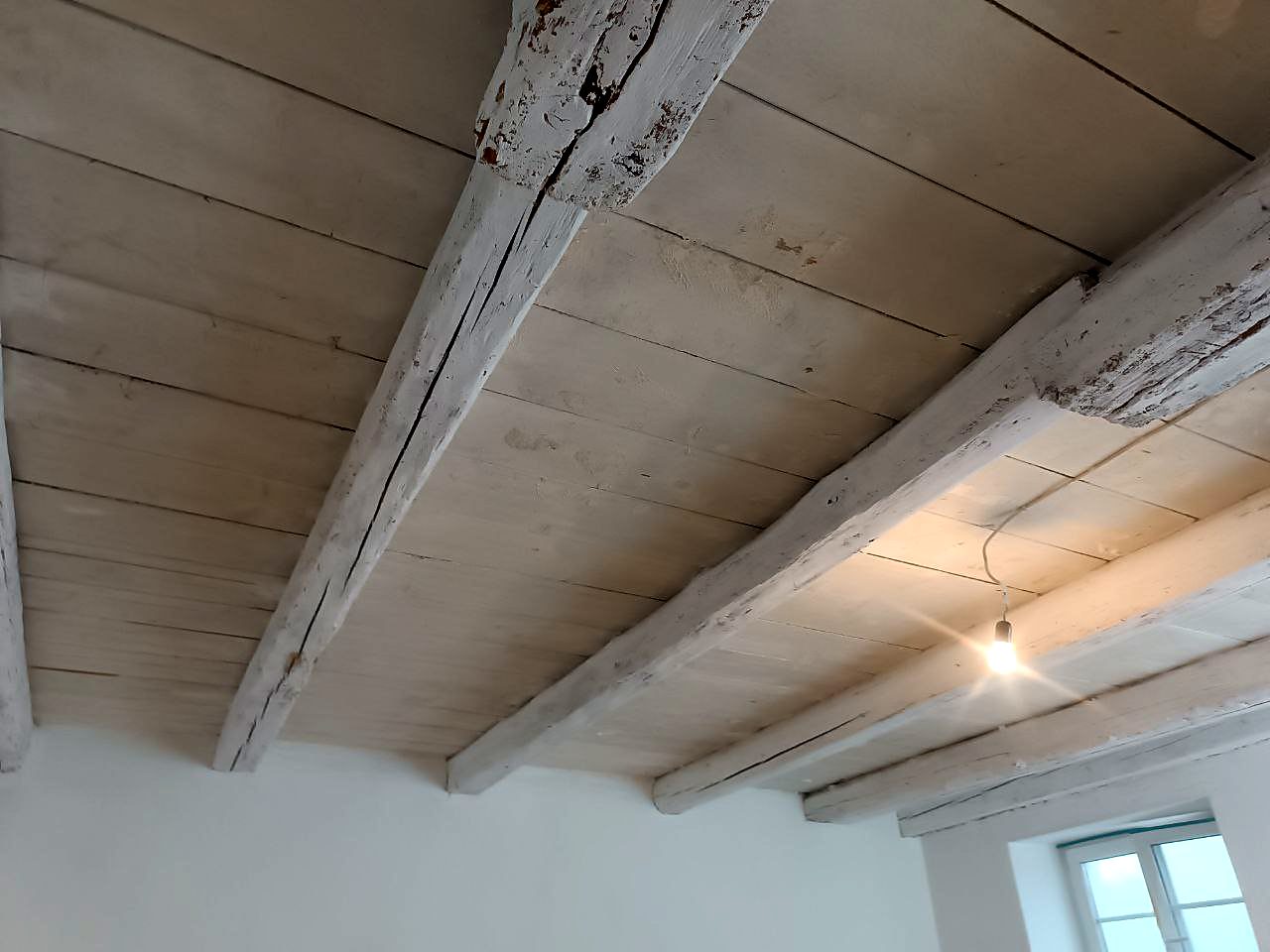 Historische Balkendecke nach der Aufarbeitung