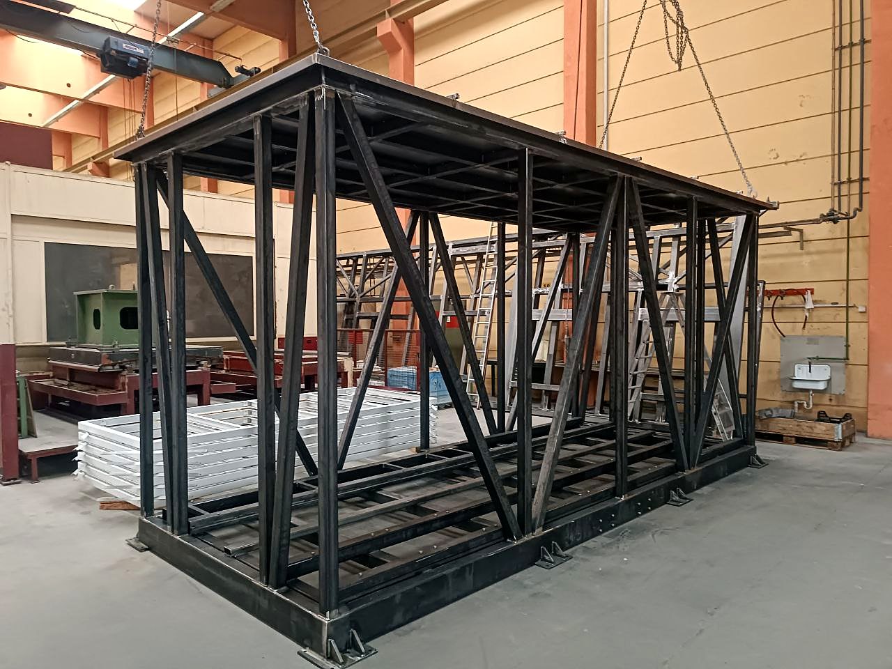 Stahlkonstruktion vorher – Rost und Zunder auf der Oberfläche
